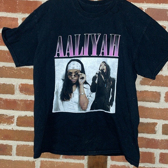 Tops - Aaliyah shirt, size large